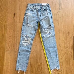 American Eagle strigid Ripped mom jeans high waisted size 0 25w